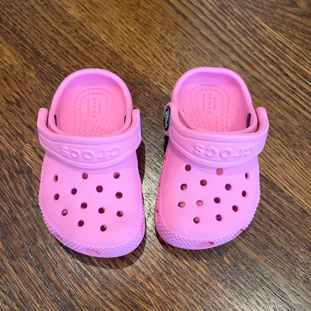Pink Toddler Crocs EUC size 4